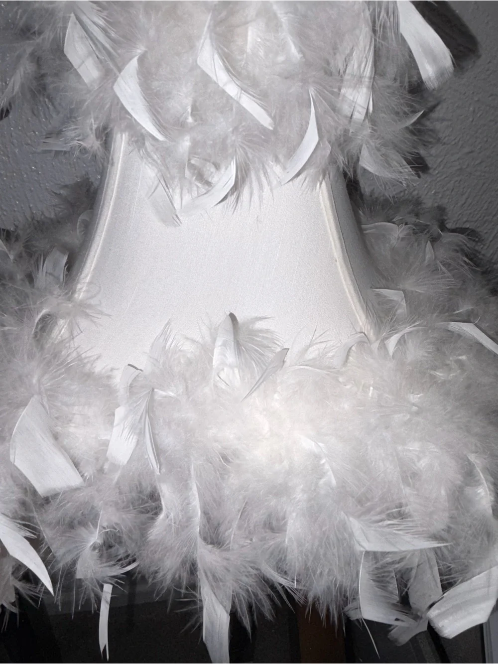 Hollywood Regency White Feather Table Nightstand Lamp Coquette Decor